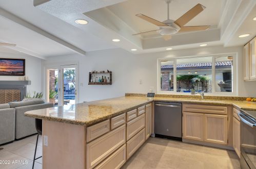 16002 6 Pl, Phoenix AZ 85024-1000 exterior