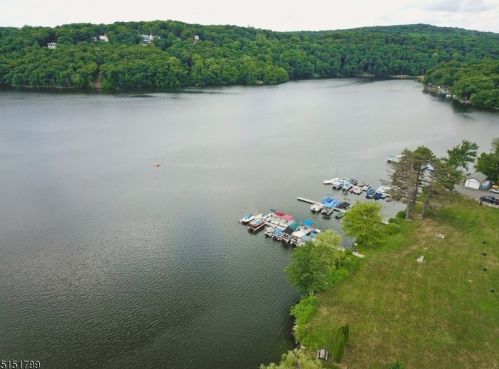 7 Brookside Dr, Rockaway NJ 07866-1029 exterior