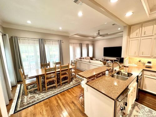 2648 Brookside Dr, Irving TX  75063-3161 exterior