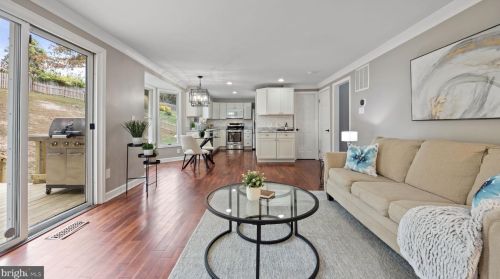 12524 Misty Water Dr, Herndon VA 20170-5702 exterior