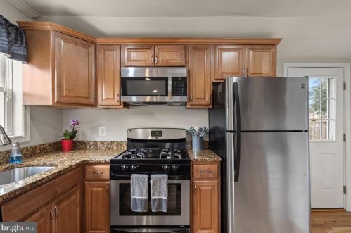 13008 Evanston St, Rockville MD 20853-3027 exterior