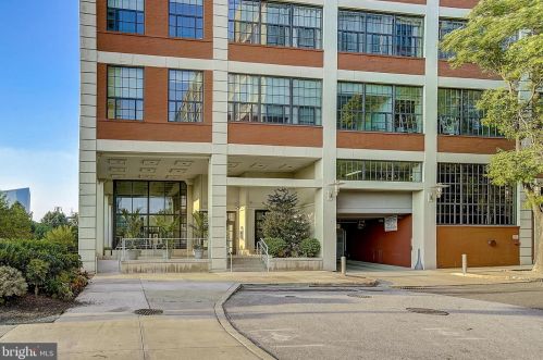 2429 Locust St, Philadelphia PA 19103-5553 exterior