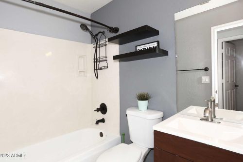 2338 Evans Dr, Phoenix AZ 85032-5461 exterior