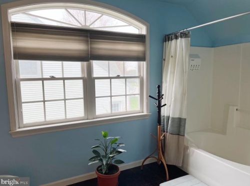 1011 Lehn Dr, Lancaster PA 17601-4884 exterior