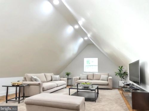 3101 Memorial St, Alexandria VA 22306-1542 exterior