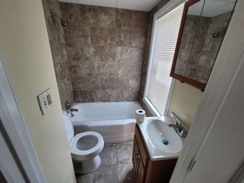 12 Elizabeth St, Worcester MA 01605-2951 exterior