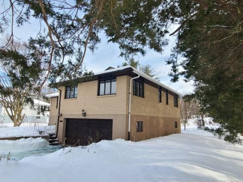 99 Elm St, North Haven CT 06473-2509 exterior