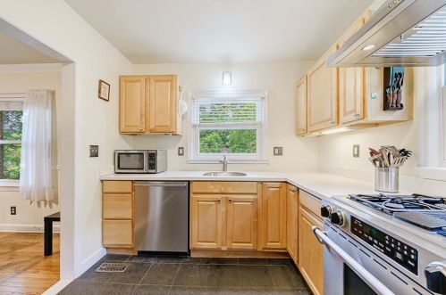 1348 Merry Ln, Atlanta GA 30329-3906 exterior