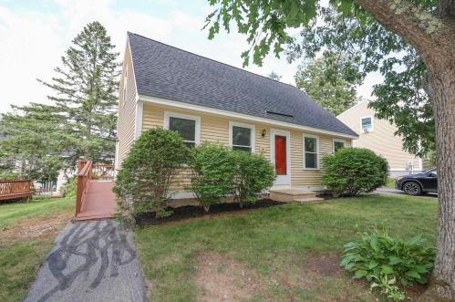 4 Whittaker Cir, Concord, NH 03303-1589