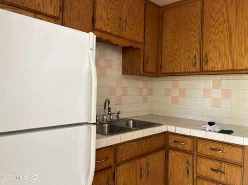 263 Alturas St, Tucson AZ 85705-4402 exterior