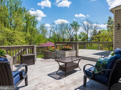 271 Blackburn Dr, Berwyn PA  19312-2801 exterior