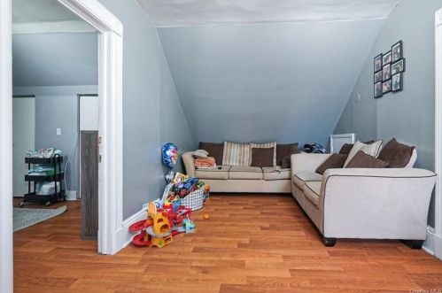 208 High St, Mount Vernon NY 10550-1810 exterior