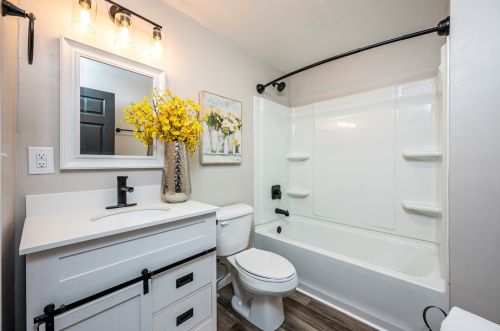 1076 Muldowney Ave, Pittsburgh PA 15207-2078 exterior