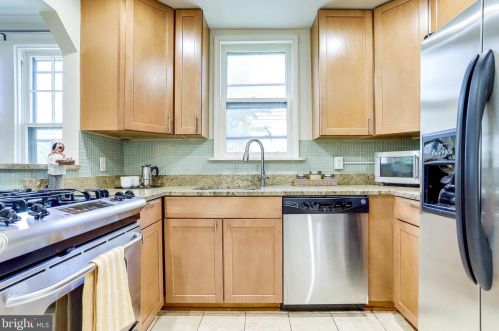 1801 Commonwealth Ave, Alexandria VA 22301-1403 exterior