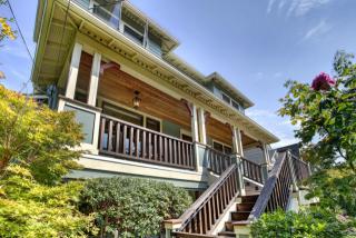 5530 Ashworth Ave, Seattle WA  98103-5916 exterior