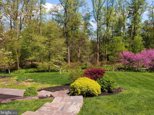 271 Blackburn Dr, Berwyn PA  19312-2801 exterior