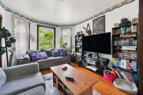 2252 Lawndale Ave, Chicago IL 60629-4345 exterior