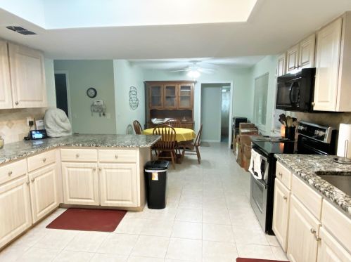 5704 Paleo Pines Cir, Fort Pierce FL  34951-2351 exterior