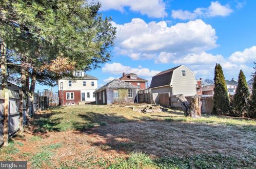 319 King St, Littlestown PA 17340-1612 exterior