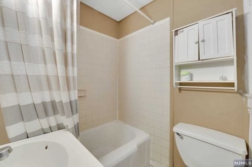 12 Bender Pl, Cliffside Park NJ 07010-1202 exterior