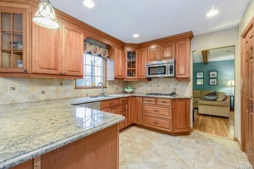 345 Svahn Dr, Valley Cottage NY 10989-1608 exterior