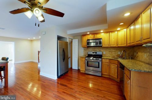 2720 10th St, Philadelphia PA 19133-1511 exterior