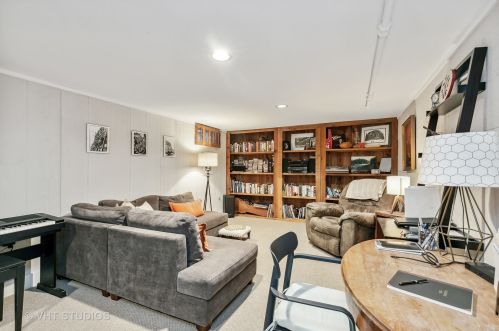 330 Hilkert Ct, Bull Valley IL 60014-5848 exterior