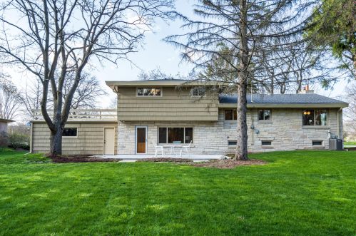 229 Bergen Dr, Milwaukee WI  53217-2308 exterior