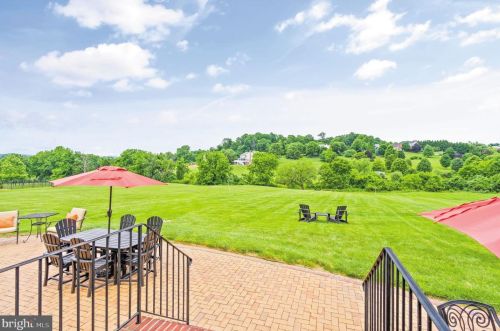 17675 Tobermory Pl, Leesburg VA 20175-7053 exterior