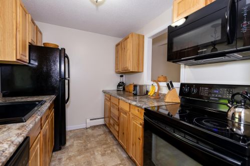 18 Vinton Dr, Concord NH 03303-1584 exterior