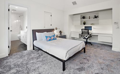 19 Pequot Trl, Westport CT 06880-2929 exterior