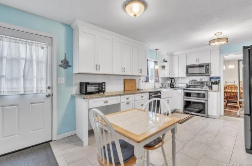 27 Ryefield, Enfield CT 06082-3935 exterior