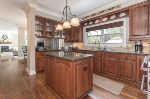 2126 Sunset Rdg Rd, Glenview IL 60025-2207 exterior