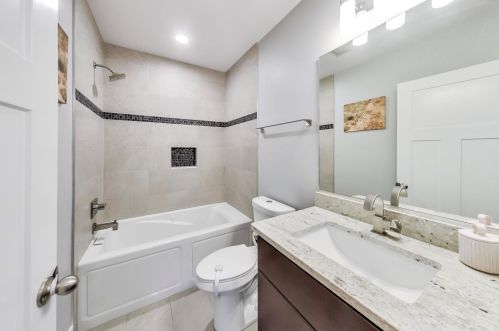 3131 Spaulding Ave, Chicago IL 60618-6804 exterior