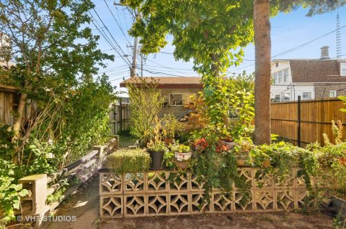 2449 Diversey Ave, Chicago, IL 60647-1940