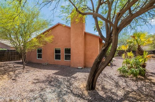 4712 Courtney Dr, Tucson AZ 85705-4822 exterior