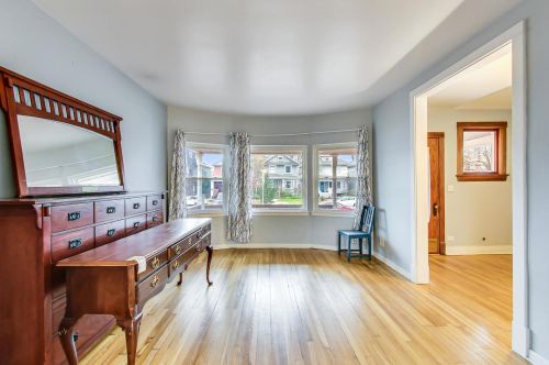 1832 Estes Ave, Chicago IL 60645-2904 exterior