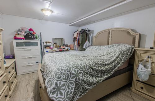 6343 Tripp Ave, Chicago IL 60646-4524 exterior