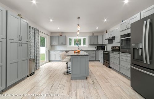 13 Pelican Dr, Berkeley Township NJ 08721-1654 exterior