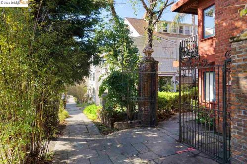 2533 Ridge Rd, Berkeley, CA 94709-1112