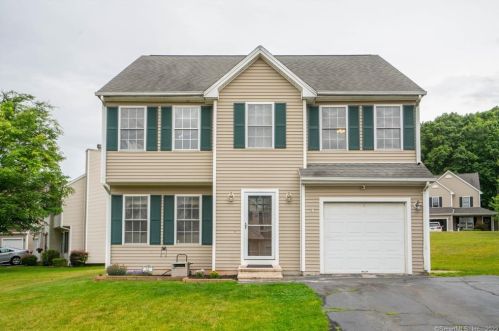 62 Lucy Cir, Wallingford CT 06492-1727 exterior