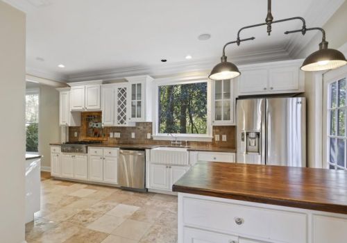 1386 Hanover West Dr, Atlanta GA 30327-1139 exterior