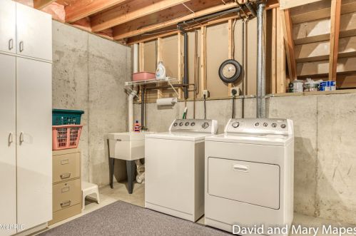 2614 Santigo Ave, Grand Rapids MI 49546-8503 exterior