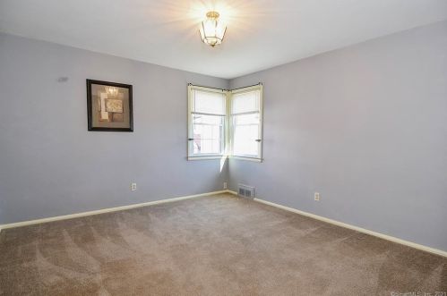 103 White St, Manchester CT 06042-3127 exterior