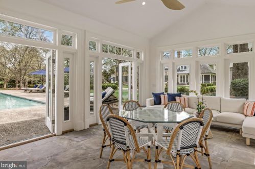 9000 Congressional Pkwy, Rockville MD  20854-4610 exterior