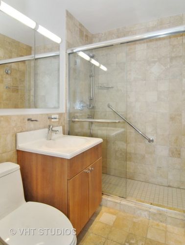 2626 Lakeview Ave, Chicago IL 60614-1809 exterior