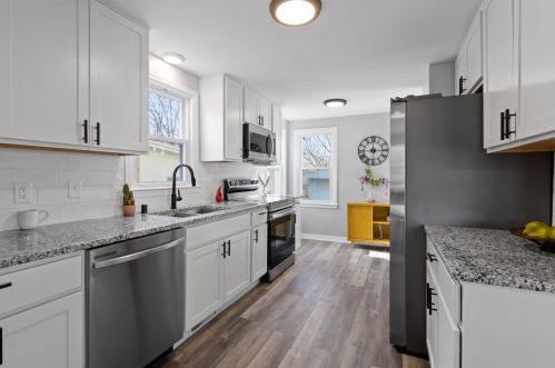 149 79th St, Milwaukee, WI 53213-3474