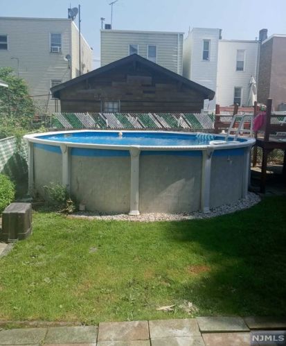 423 Sherman Pl, Fairview NJ 07022-1818 exterior