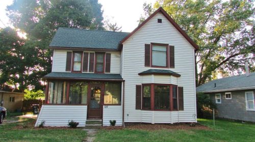 127 Pleasant St, Watervliet, MI 49098-8569