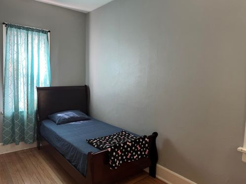 1846 Warren Ave, Milwaukee WI  53202-1639 exterior